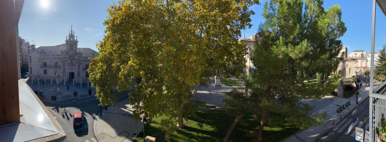 Universidad 4 Вальядолід Екстер'єр фото